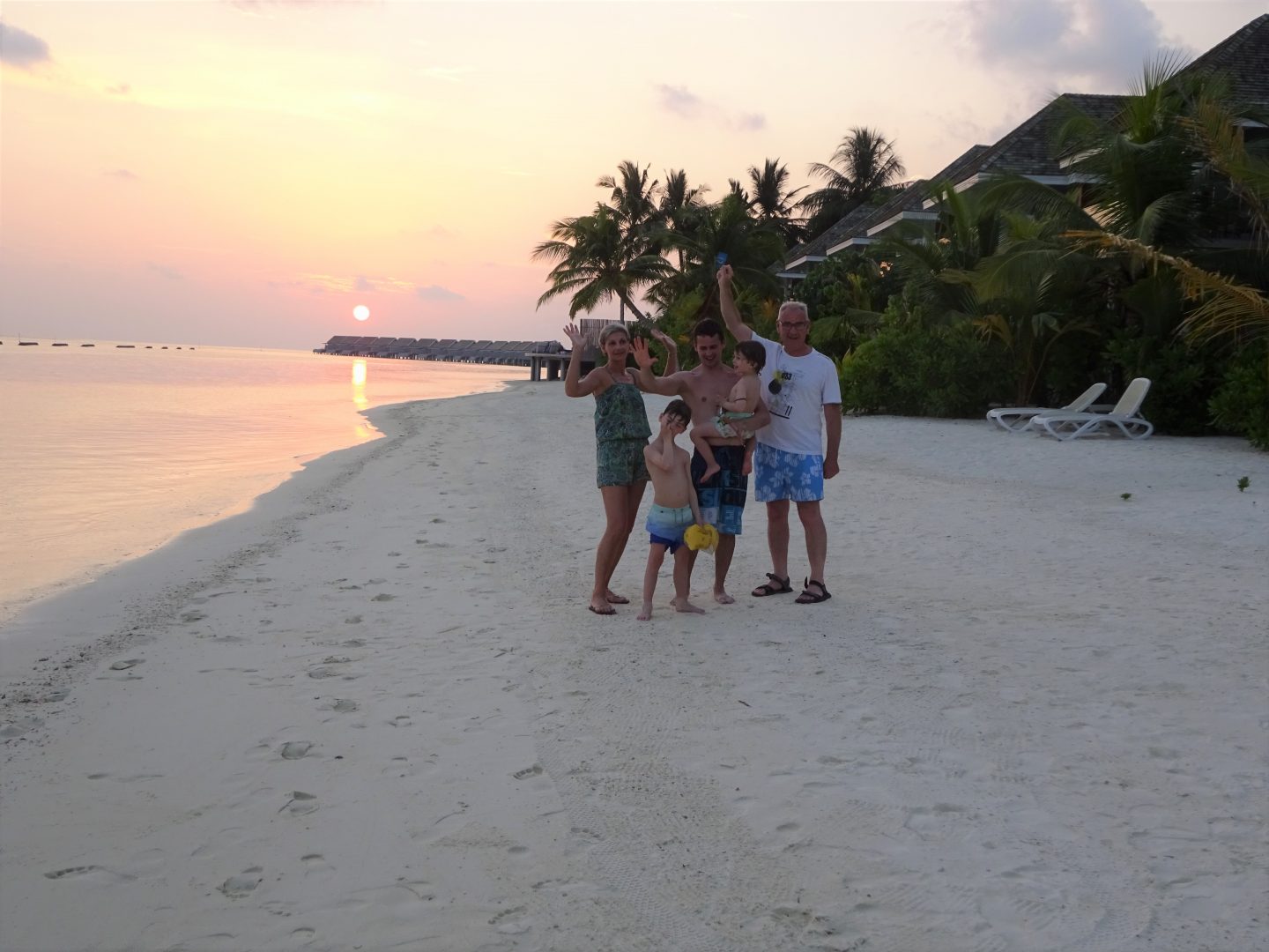 Départ pour la piscine noire au coucher du soleil