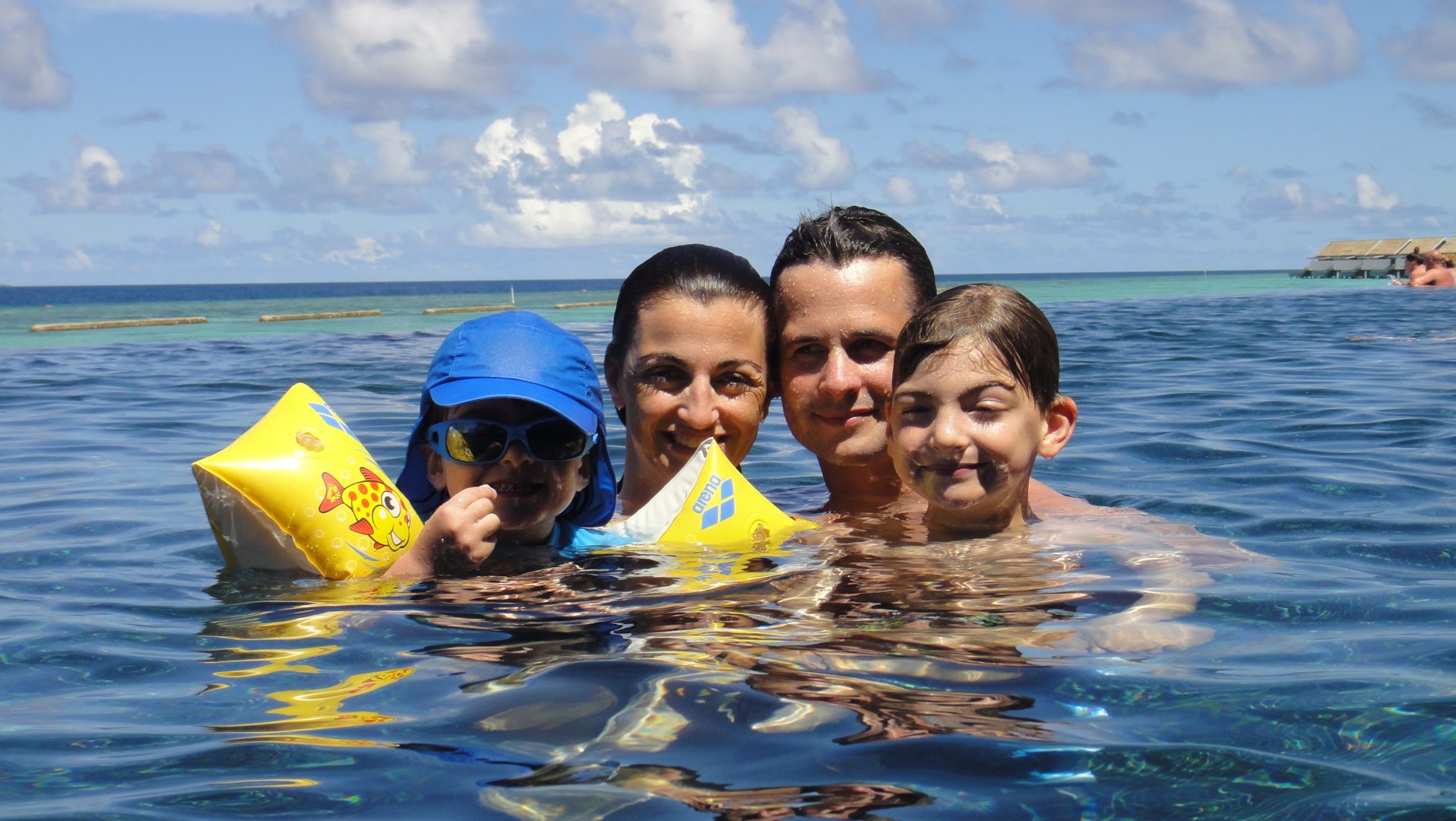 Dans la piscine à débordement du Laguna Bar