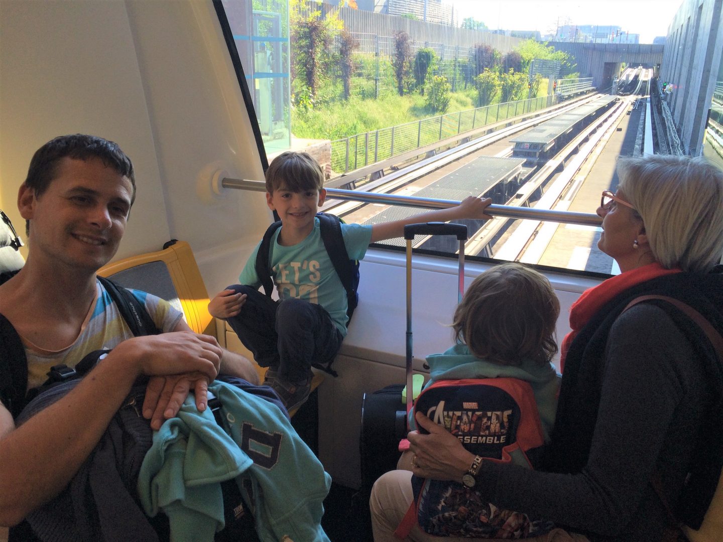 Dans le VAL entre le terminal 1 et la gare TGV