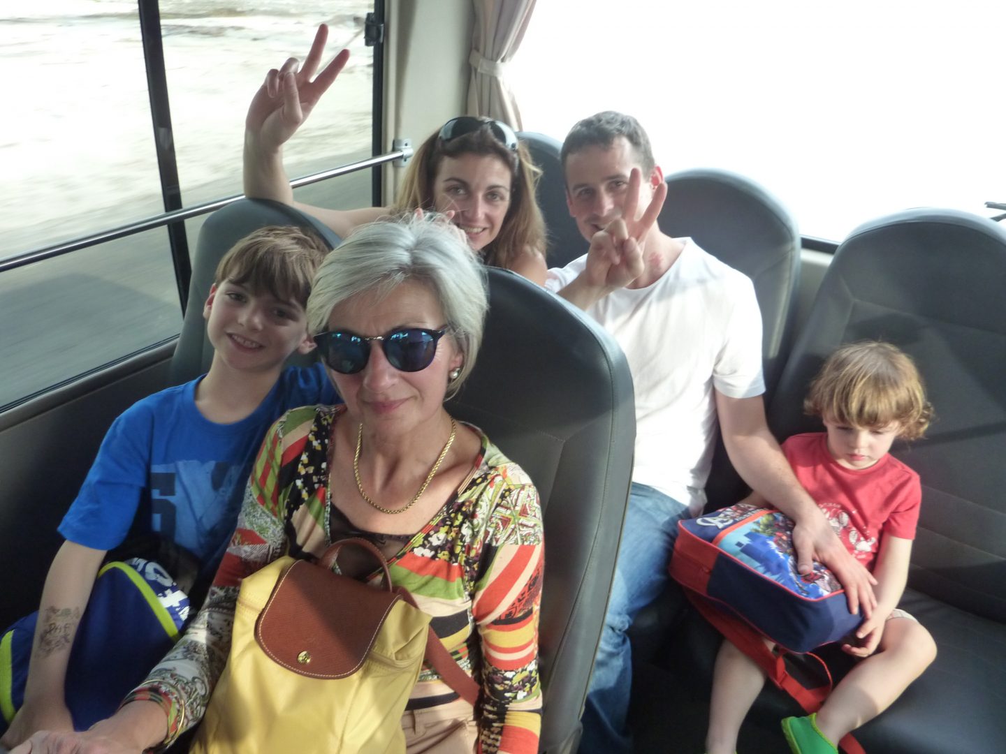 Dans le bus direction l’aéroport des hydravions