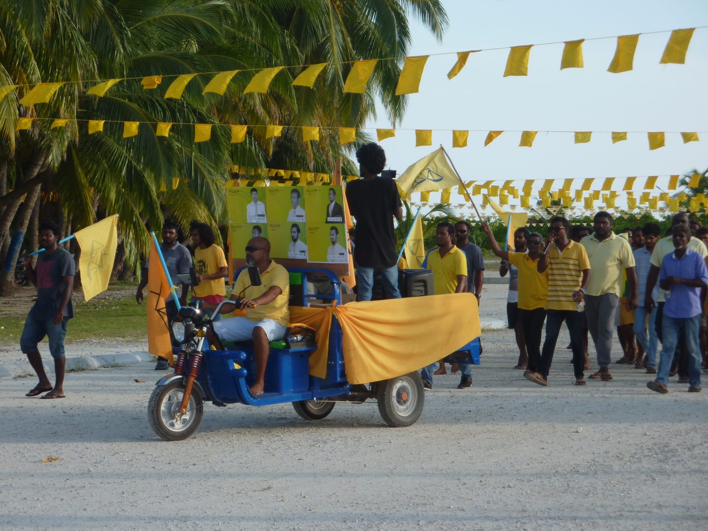 Manifestation pour les élections à Rasdhoo