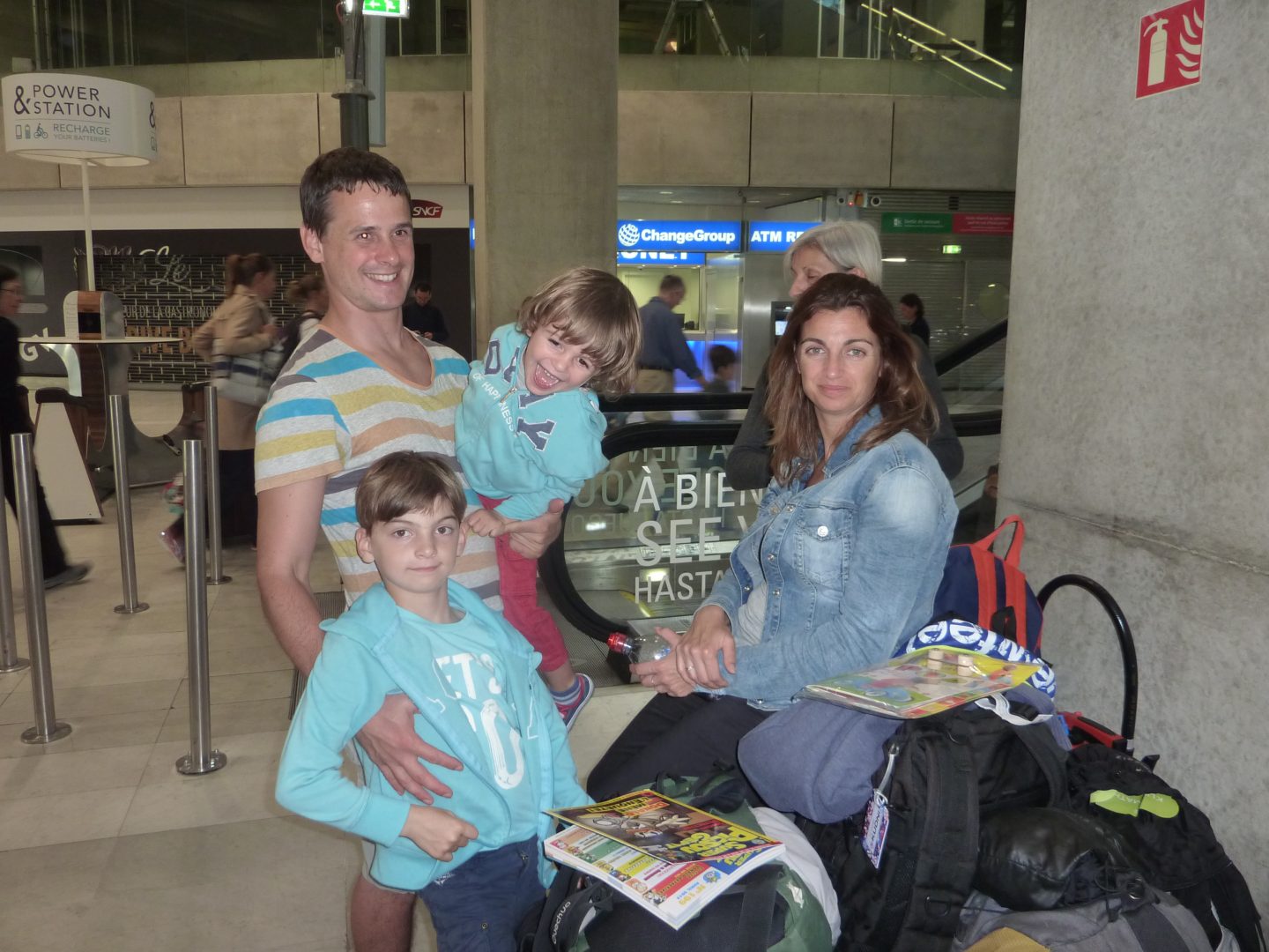 La famille en transit à Doha