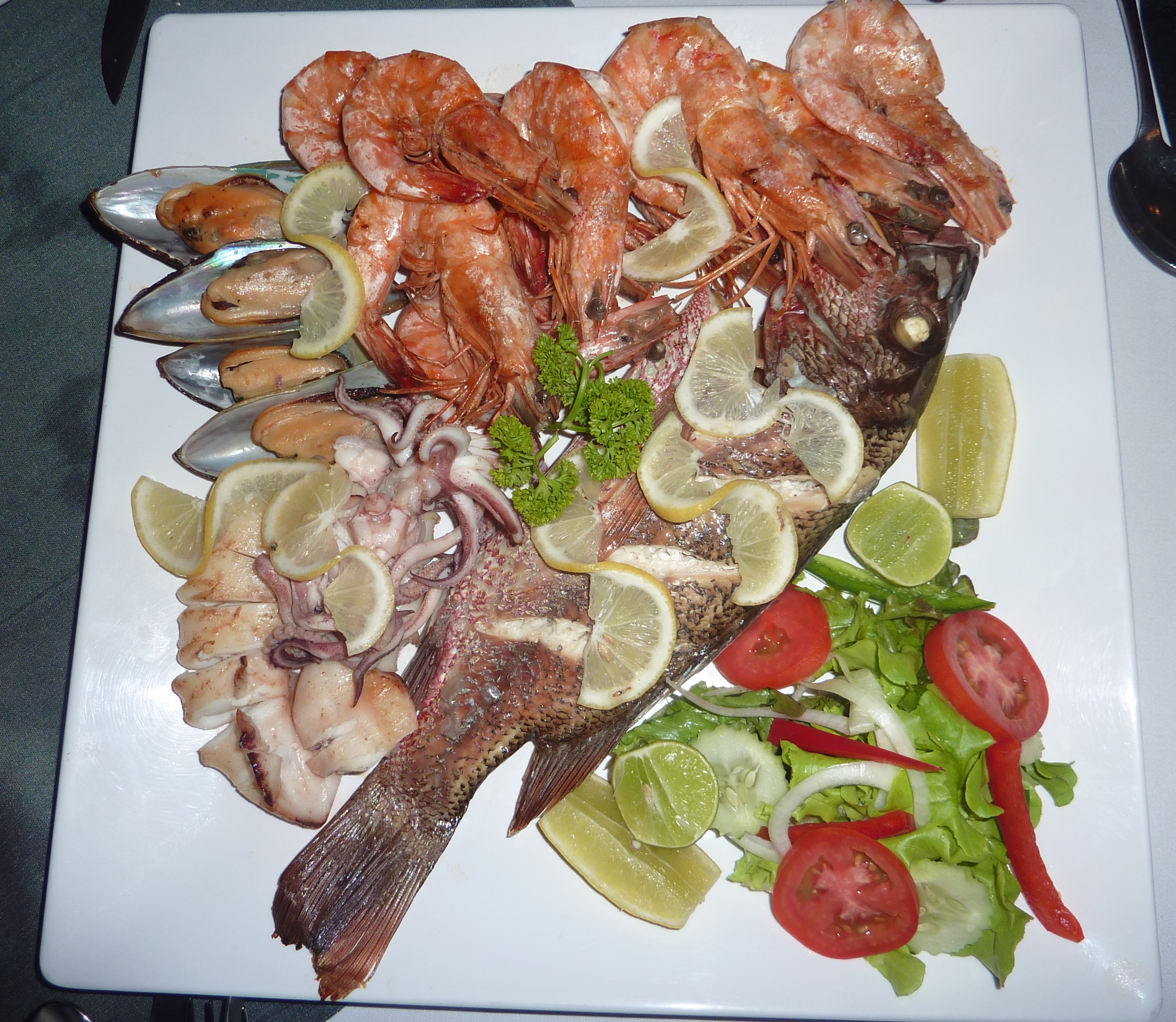 Plat pour 2 (à 6 on ne finira pas les 2 grandes assiettes)