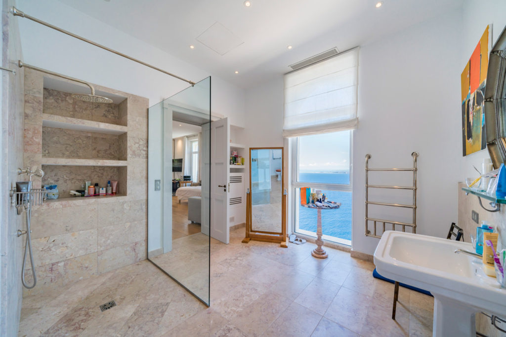 Salle d'Eau d'une des 8 suites