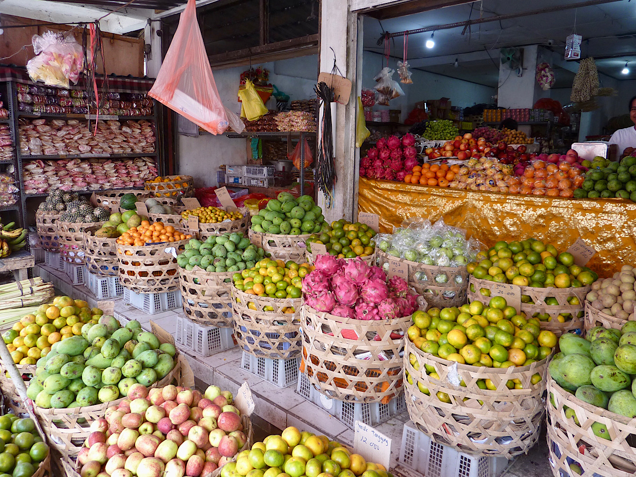 Étal de fruits plein de couleurs