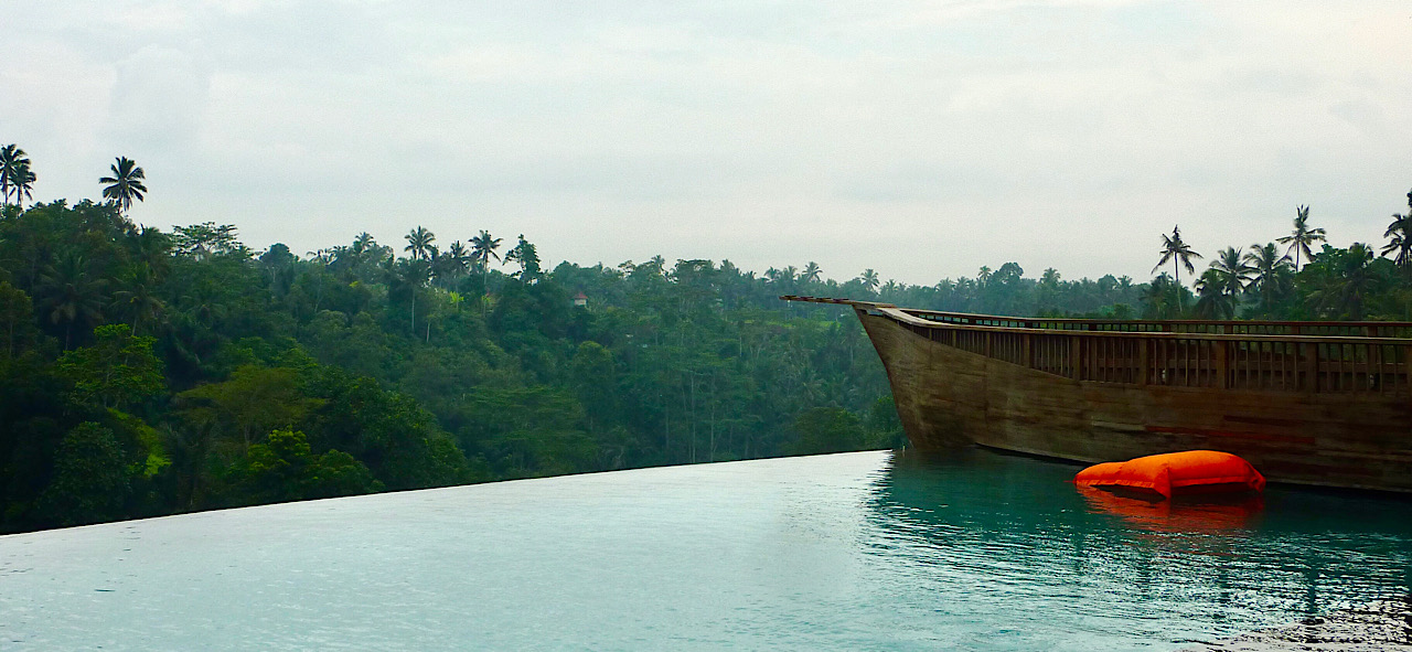 Une piscine et un point de vue époustouflant
