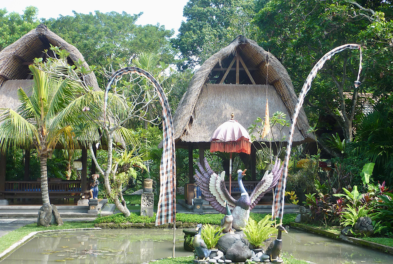 Les toits sont en forme de huttes traditionnelles