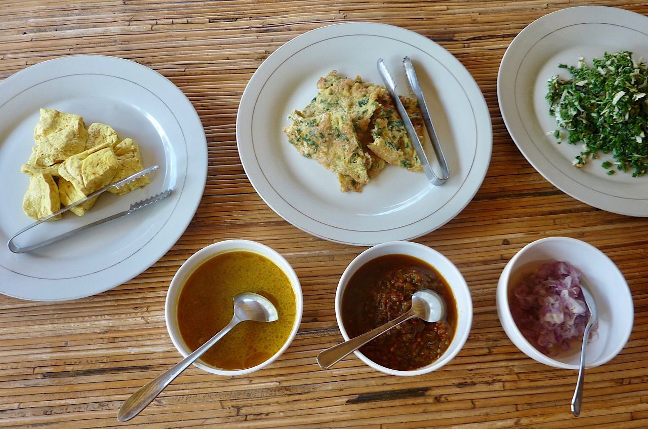 Des sauces et des plats locaux