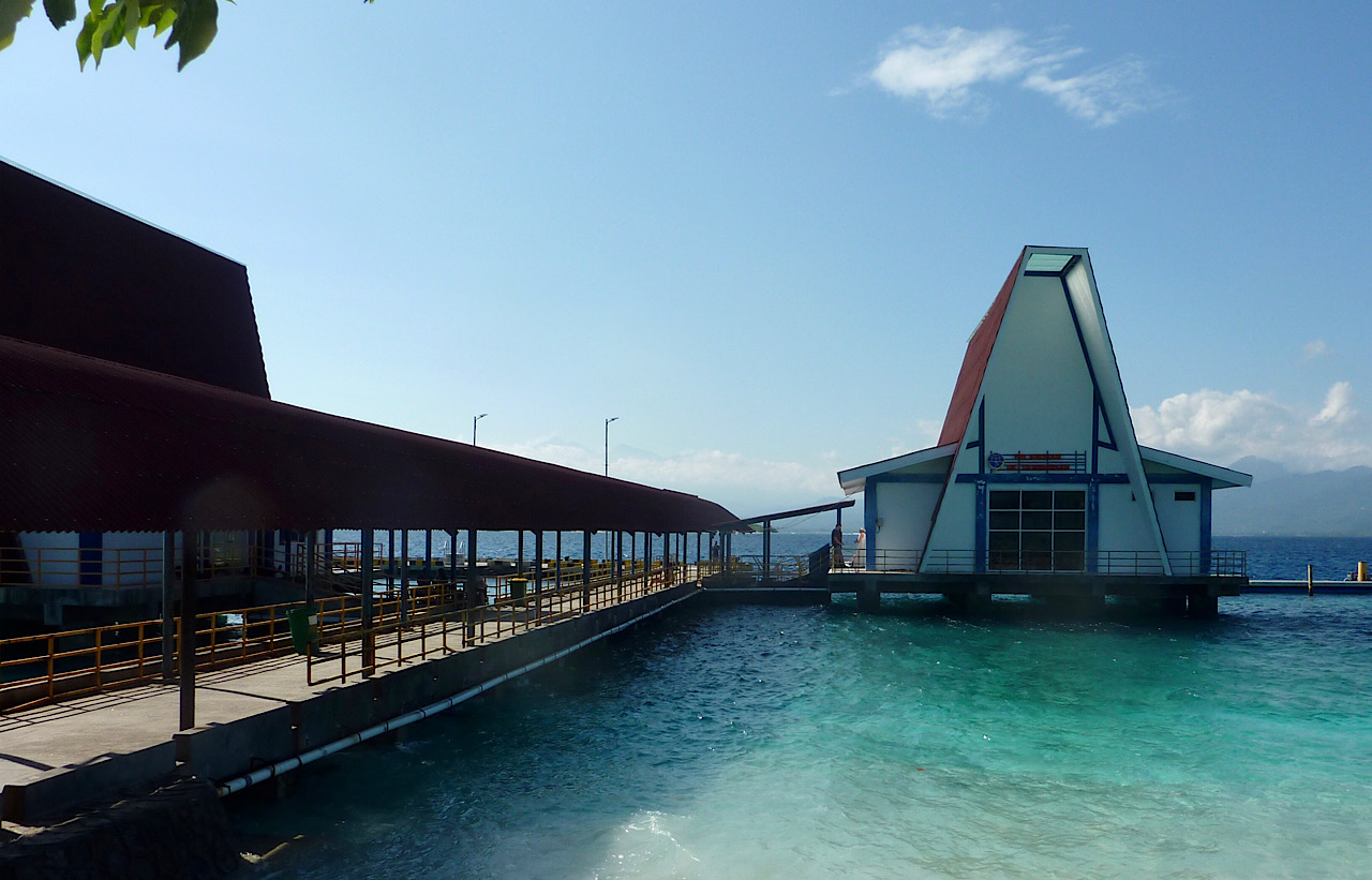 Un des nouveaux bâtiments du port : pas trop local comme look 😏