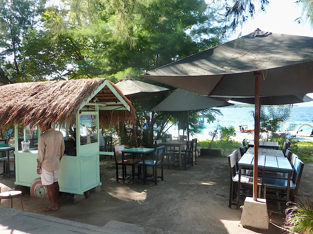 Un restaurant dans la zone backpacker’s entre le port et le nord de l’île