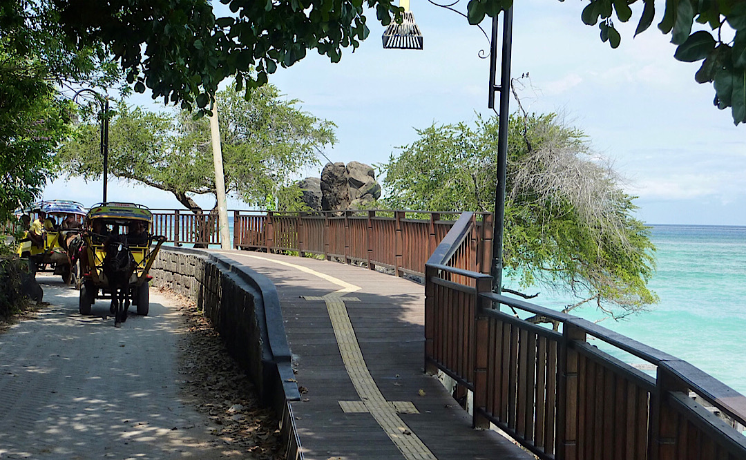 La nouvelle voie avec trottoir + rambarde de protection et guidage pour aveugle 👍🏻
