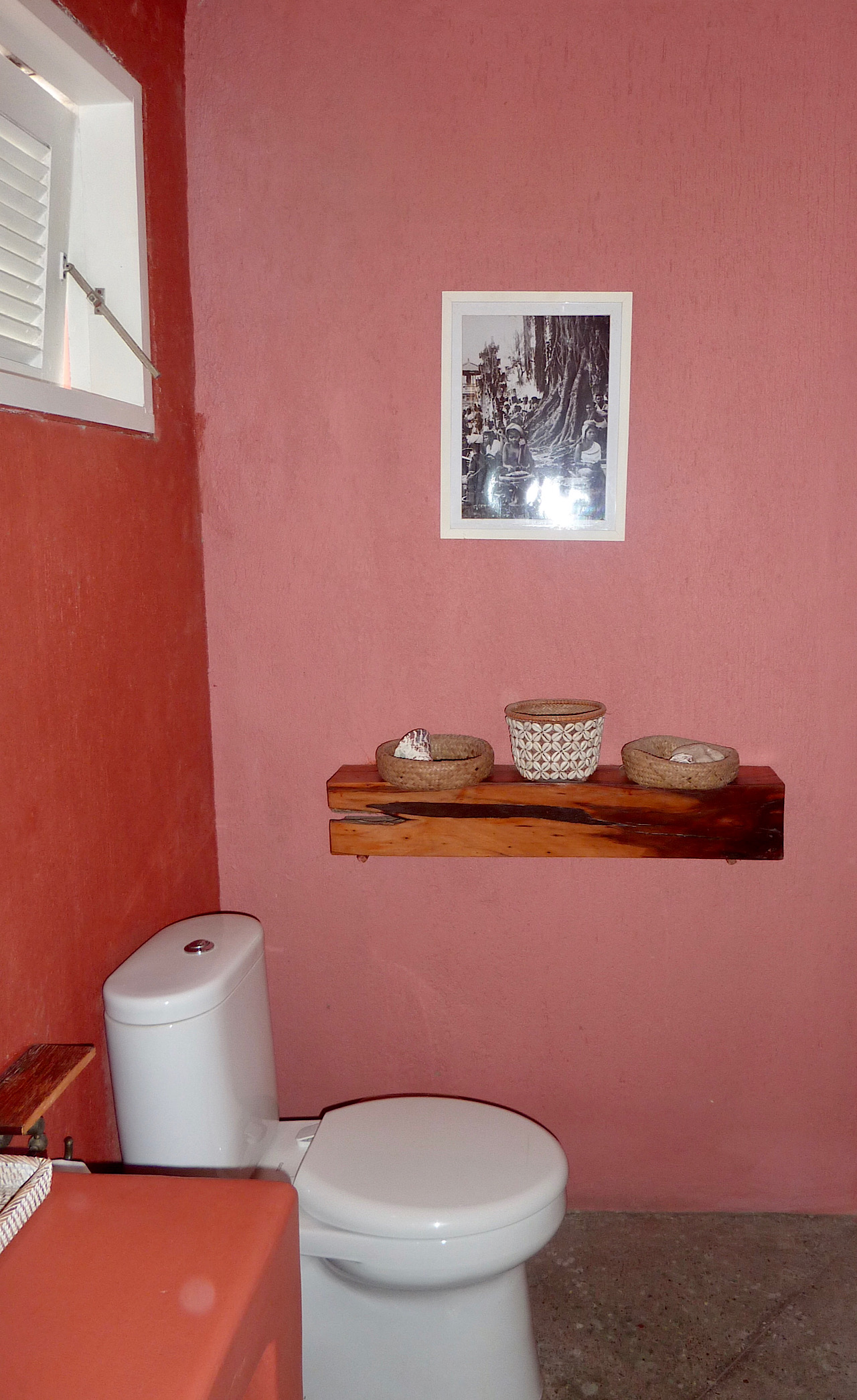Toilettes dans la salle d’eau