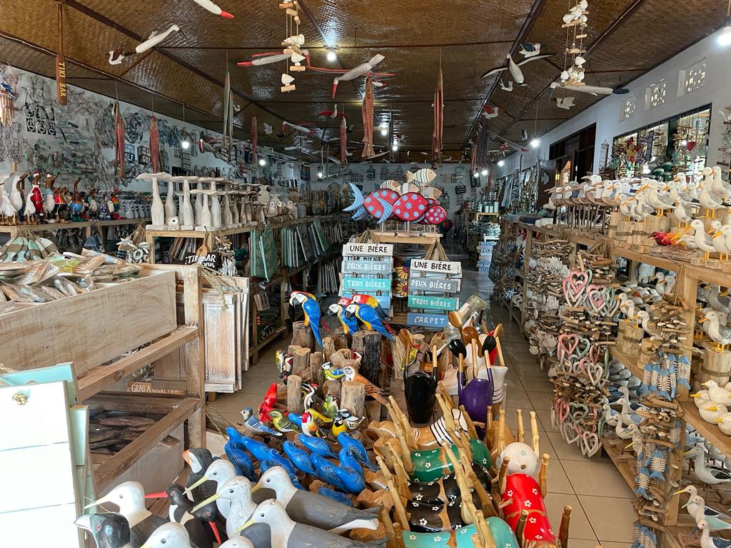 Shopping dans un bric à brac