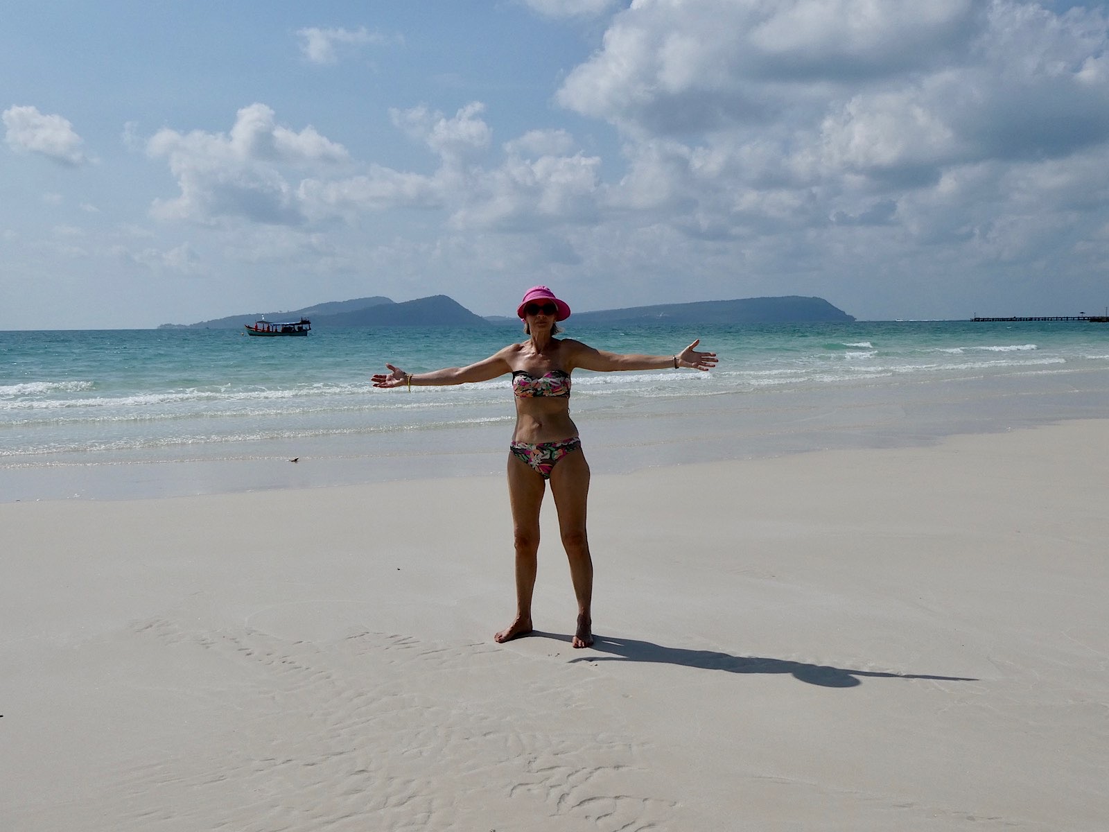 Marie-Anne apprécie la balade sur cette plage de Long Set Beach