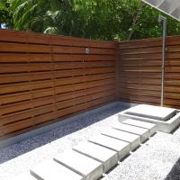 Douche extérieure de la chambre du haut Douche extérieure de la chambre du haut