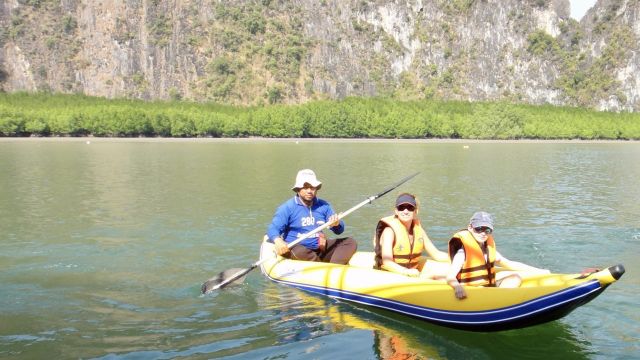 Caro et Clément partent en Canoë autour d’une île
